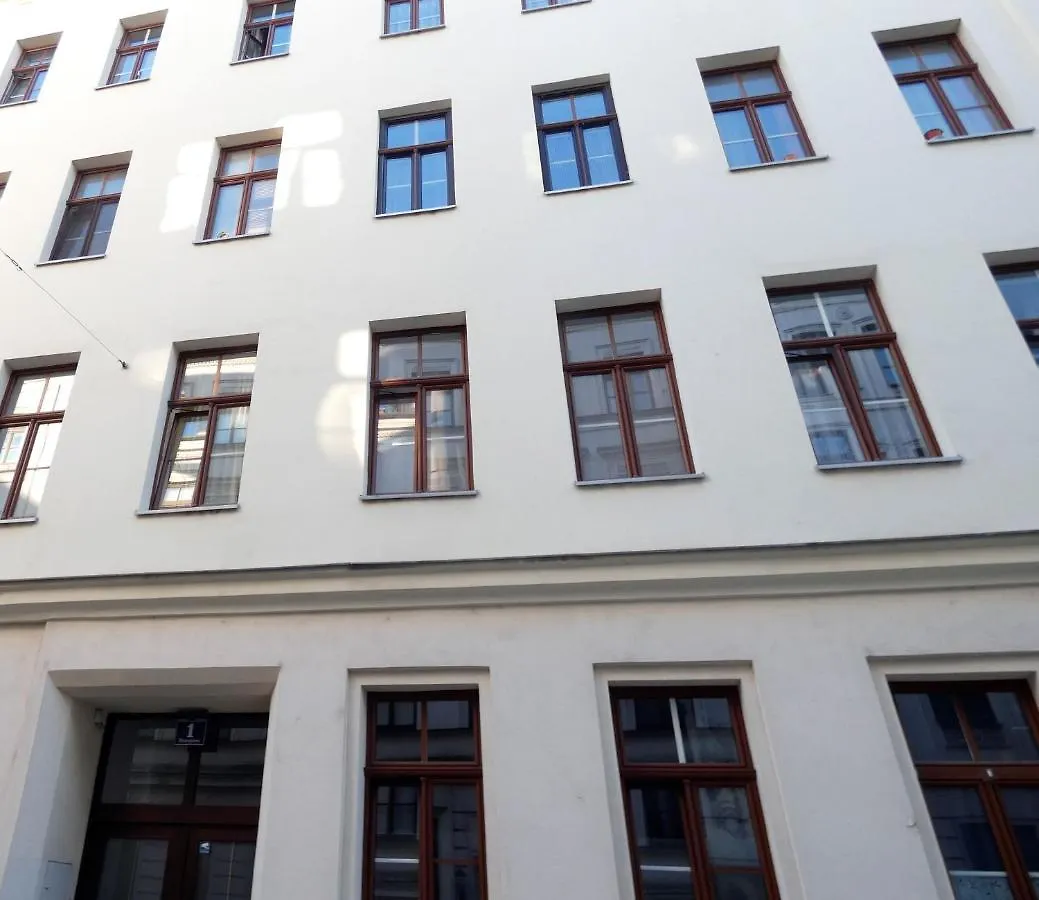 Msq Diana Vienna - 10 Min From City Center - Free Coffee And Tea - High Speed Internet Apartment